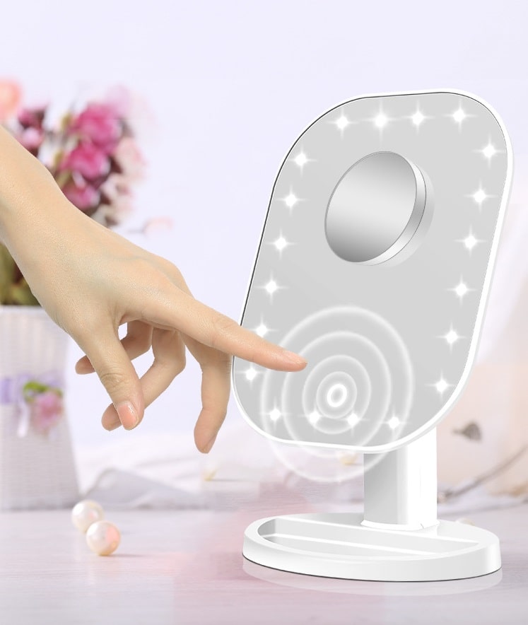 Настольное зеркало для макияжа с подсветкой и увеличением ShineMirror TD-002-01 белого цвета