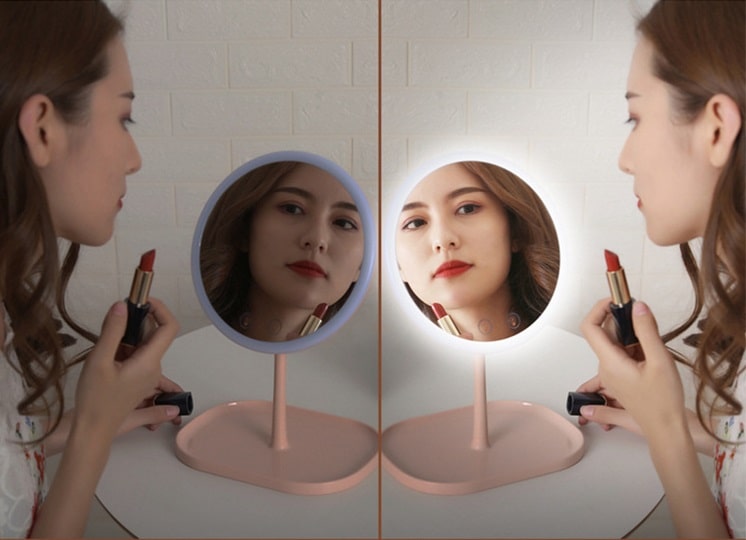 Настольное зеркало для макияжа с подсветкой и увеличением ShineMirror TD-019-01 белого цвета