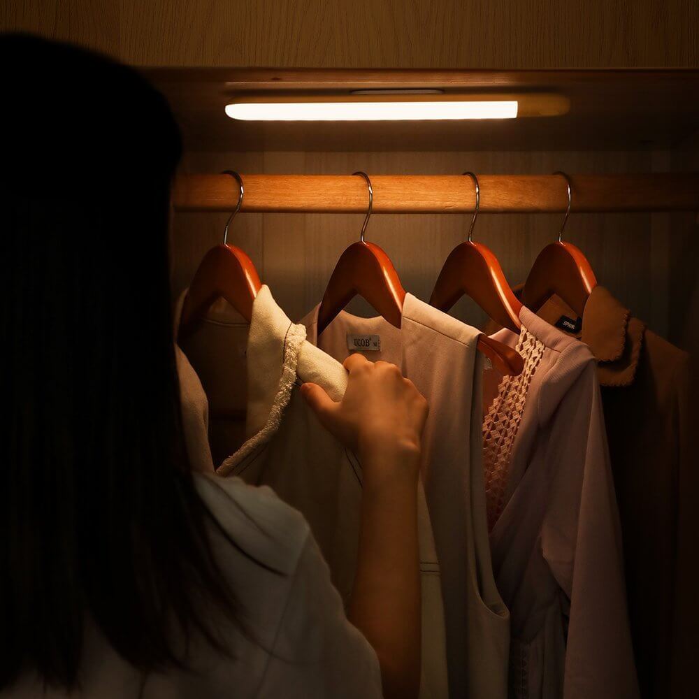 Ночной светильник Baseus Sunshine Wardrobe с датчиком движения и встроенным аккумулятором 800mAh (Теплый свет 4000K) Ночной светильник Baseus Sunshine Wardrobe с датчиком движения и встроенным аккумулятором 800mAh (Теплый свет 4000K)