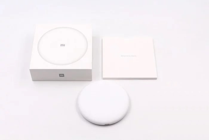 Беспроводное зарядное устройство Xiaomi Mi Qi Standard Wireless Charger Cargador Inalambrico белое