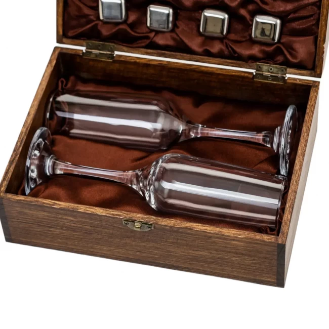 Подарочный набор с бокалами для шампанского в деревянной шкатулке AmiroTrend ABW-105