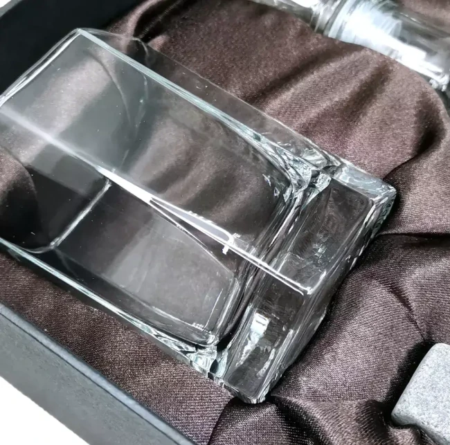 Подарочный набор для виски со штофом, 2 стакана, 6 камней AmiroTrend ABW-403 brown crystal - фото3