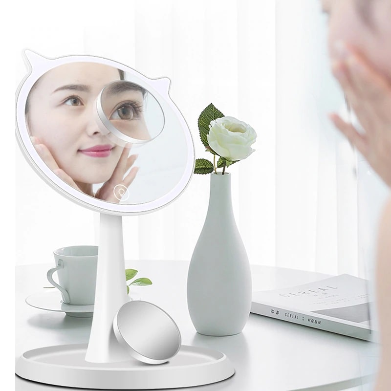 Настольное зеркало для макияжа с подсветкой и увеличением ShineMirror TD-08-01 белого цвета - фото